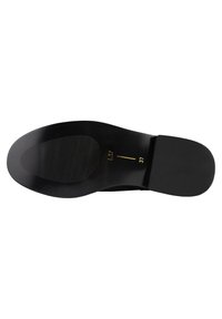 Zwarte zool van een schoen met een glad oppervlak en een ribbelgedeelte. Gouden markeringen geven maat en modellnummer aan. Vlakke en ronde vorm.