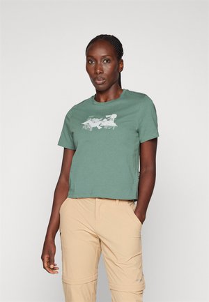 Grünes Baumwoll-T-Shirt mit Rundhalsausschnitt und kurzen Ärmeln. Verfügt über ein grafisches Design in Weiß auf der Vorderseite.