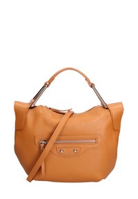 Borsa a mano di medie dimensioni in pelle color tan con finitura testurizzata, manico corto superiore, tracolla regolabile e tasca anteriore con zip.
