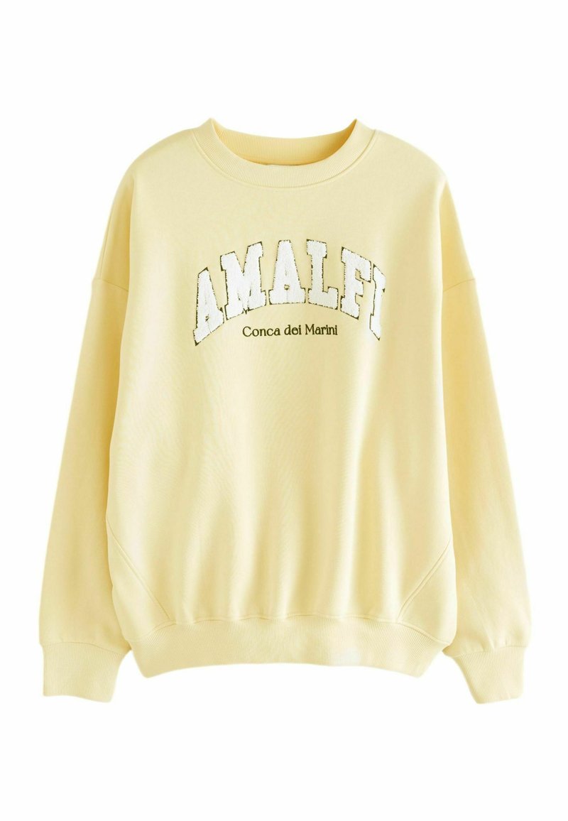 Gelbes Sweatshirt mit "AMALFI" in weißen Buchstaben gestickt und "Conca dei Marini" in kleinerer Schrift. Mit Rundhalsausschnitt und gerippten Bündchen.