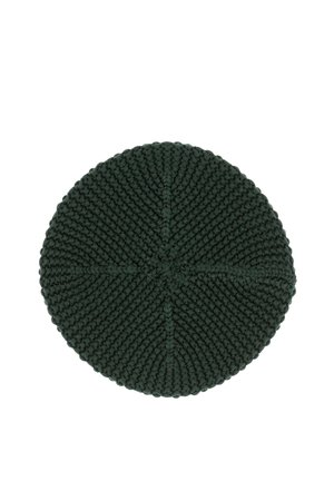 Béret tricoté vert foncé avec un motif texturé rayonnant depuis le centre, présenté à plat sur un fond blanc.