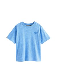 T-shirt bleu clair à manches courtes et col rond avec un petit logo bleu foncé sur la poitrine gauche et une petite étiquette sur la manche gauche.