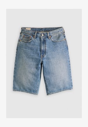 Scurte din denim de culoare albastră deschisă, cu un croi clasic. Au cinci buzunare, detalii cu cusături portocalii și margini brut.