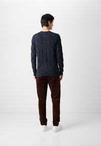 Lindbergh MEGA CABLE O-NECK - Stickad tröja - navy