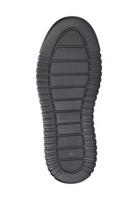 Schwarze Gummisohle mit strukturierten Oberflächen, die horizontale und vertikale Rillen für Traktion aufweisen. "Hergestellt in Italien" eingeprägt.