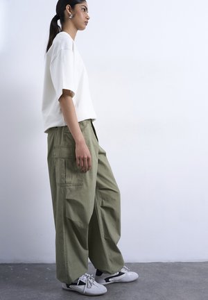 CARO CARGO TROUSER - Pantaloni cargo - khaki