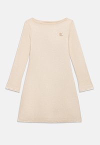 Μακρυμάνικο φόρεμα σε ανοιχτό μπεζ με διακριτική λάμψη. Έχει σχήμα μπαούλας και ένα μικρό λογότυπο CK στην επάνω αριστερή γωνία. Μαλακό, υφασμάτινο ύφασμα.