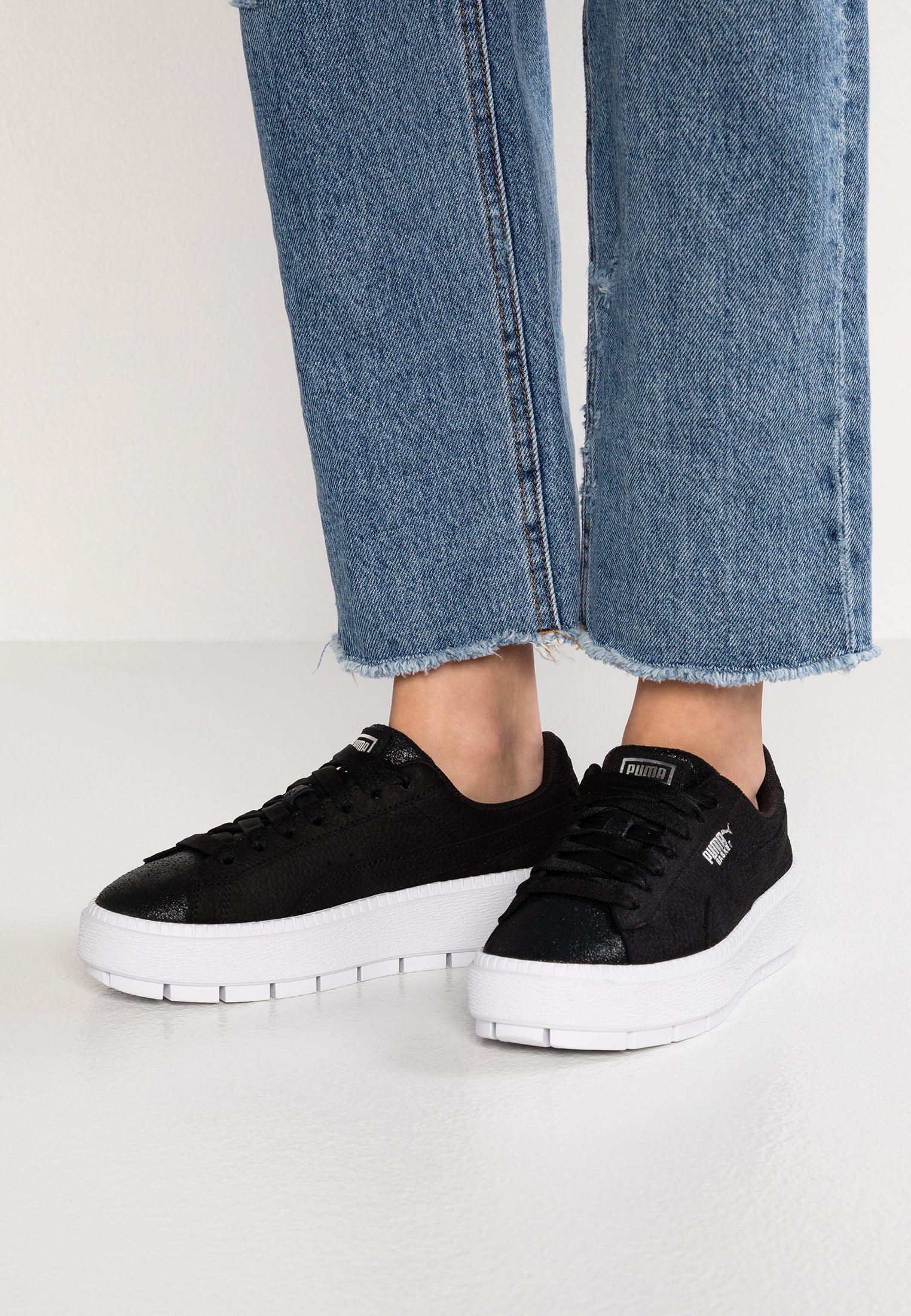 puma platform trace trainers black