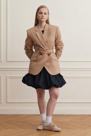 KARL LAGERFELD, ALTIA, taupe