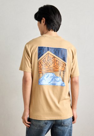 Scotch & Soda RELAXED FIT FRONT BACK  - Print T-shirt - tannin