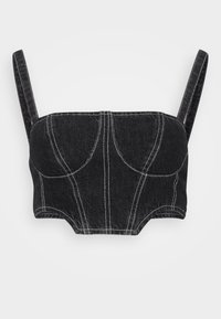 Top corto in denim nero con spalline sottili, caratterizzato da cuciture bianche, corpetto strutturato e cuciture curve. Texture liscia e design aderente.