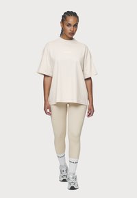 Pegador BRACY HEAVY OVERSIZED TEE - T-shirts - washed coast sand
