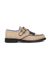 Beżowe zamszowe buty z czarnym akcentem i fioletowym wykończeniem. Posiadają klamrę oraz frędzle z przodu. Płaska czarna podeszwa, zaokrąglony czubek.