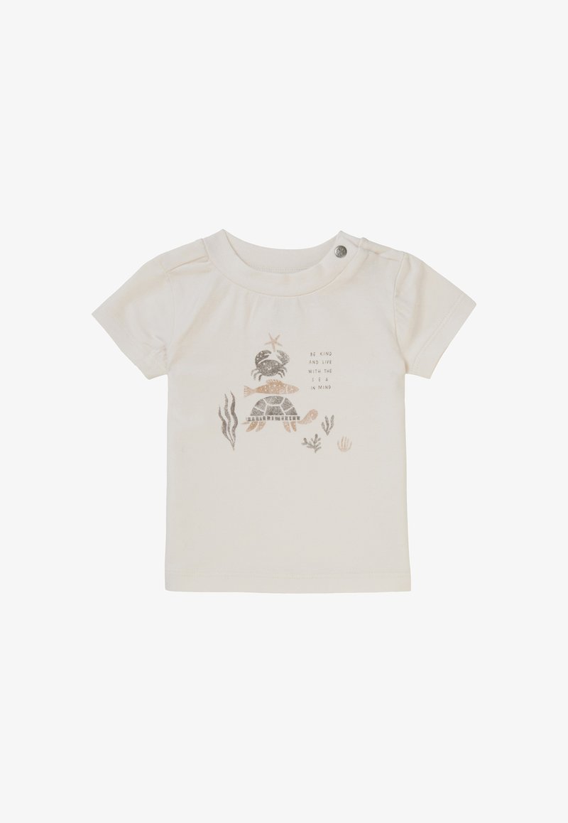 Cremefarvet baby T-shirt med korte ærmer, der har et skildpadde, fisk, krabbe, havplanter og teksten "Vær venlig og lev med havet i tankerne."