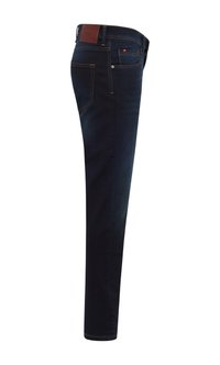 Ciemnoniebieskie slim-fit dżinsy z brązowymi przeszyciami, skórzana łatka marki na pasku i pięć kieszeni, przedstawione z prawej strony.