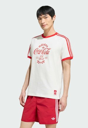 adidas Originals, ADIDAS ORIGINALS COCA COLA CLASSIC SPORT CALI TEE - Camiseta estampada - white