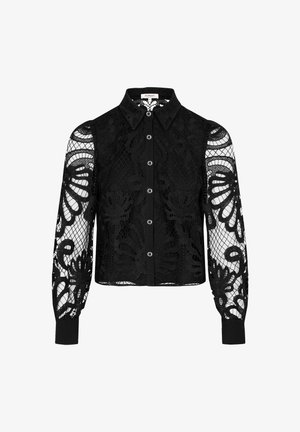 Blusa de encaje negro con motivos florales, cierre de botones y mangas largas translúcidas. Tejido texturizado con puños y cuello negro sólido.