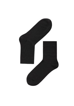 Schwarze Baumwollsocken mit glatter Textur, Knöchelhöhe und geripptem Bündchen. Zwei identische Socken nebeneinander platziert.