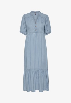 Világoskék farmerruha, térdig érő, gombos elülső résszel, rövid puffos ujjakra és fodros szegélyre tervezve. Puha tapintású, laza szabású.