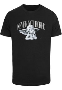 Zwarte t-shirt met een afbeelding van een cherubijn en de tekst "NOOIT NIET VERMILLARD" erboven. Het ontwerp bevat witte en grijze tinten voor contrast.