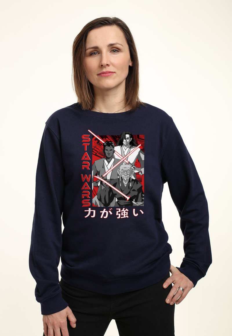 Marinblå sweatshirt med en grafik av tre figurer från Star Wars, med röda ljussablar och text på engelska och japanska.