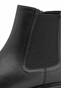 s.Oliver CHELSEA - Platform ankle boots - black nappa