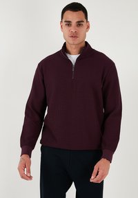Unselected, maroon