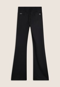 Pantaloni neri a zampa d'elefante in tessuto elasticizzato, con una cintura larga e due tasche posteriori. Design minimalista senza motivi visibili.