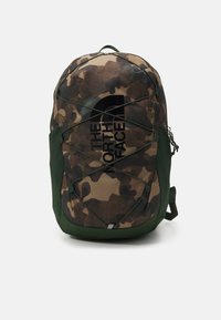 Neizvēlēts, utility brown/pine needle/black