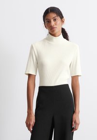 Marc O'Polo STAND-UP COLLAR SHORT SLEEVE - Paprasti marškinėliai - salty white