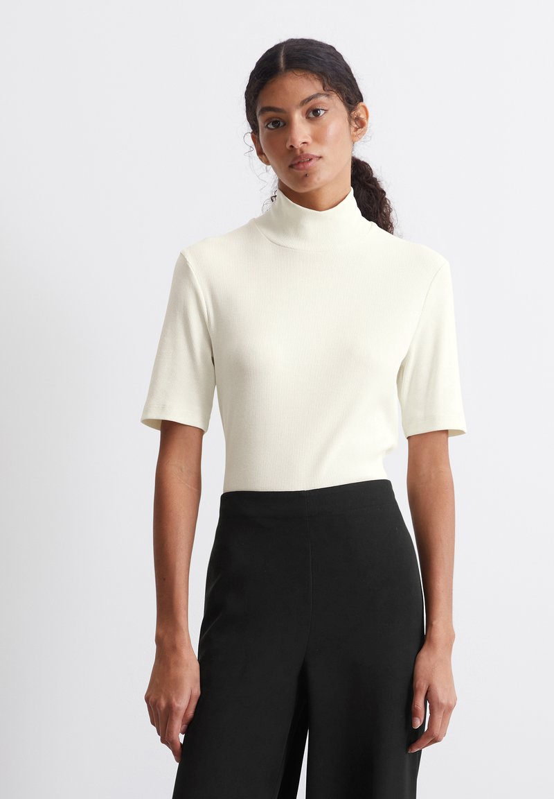 Marc O'Polo STAND-UP COLLAR SHORT SLEEVE - Paprasti marškinėliai - salty white