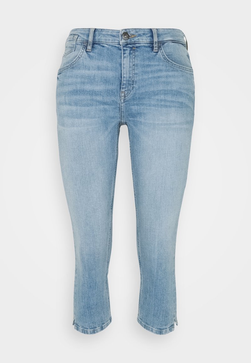 Jean en denim bleu clair coupé avec une texture décolorée, fermeture à bouton à l'avant, fermeture à glissière et petites fentes à l'ourlet.