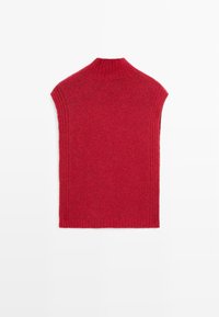 Roter kurzer Pullover mit hohem Kragen, aus weichem Strickmaterial gefertigt. Verfügt über gerippte Details entlang der Ränder und Schultern.