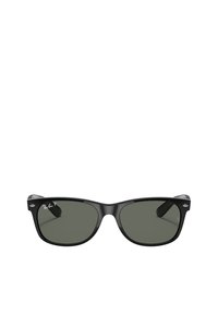 Occhiali da sole neri con lenti grigie scure, caratterizzati da una montatura rettangolare e un logo subtile sul lato sinistro. Realizzati in materiale plastico liscio.