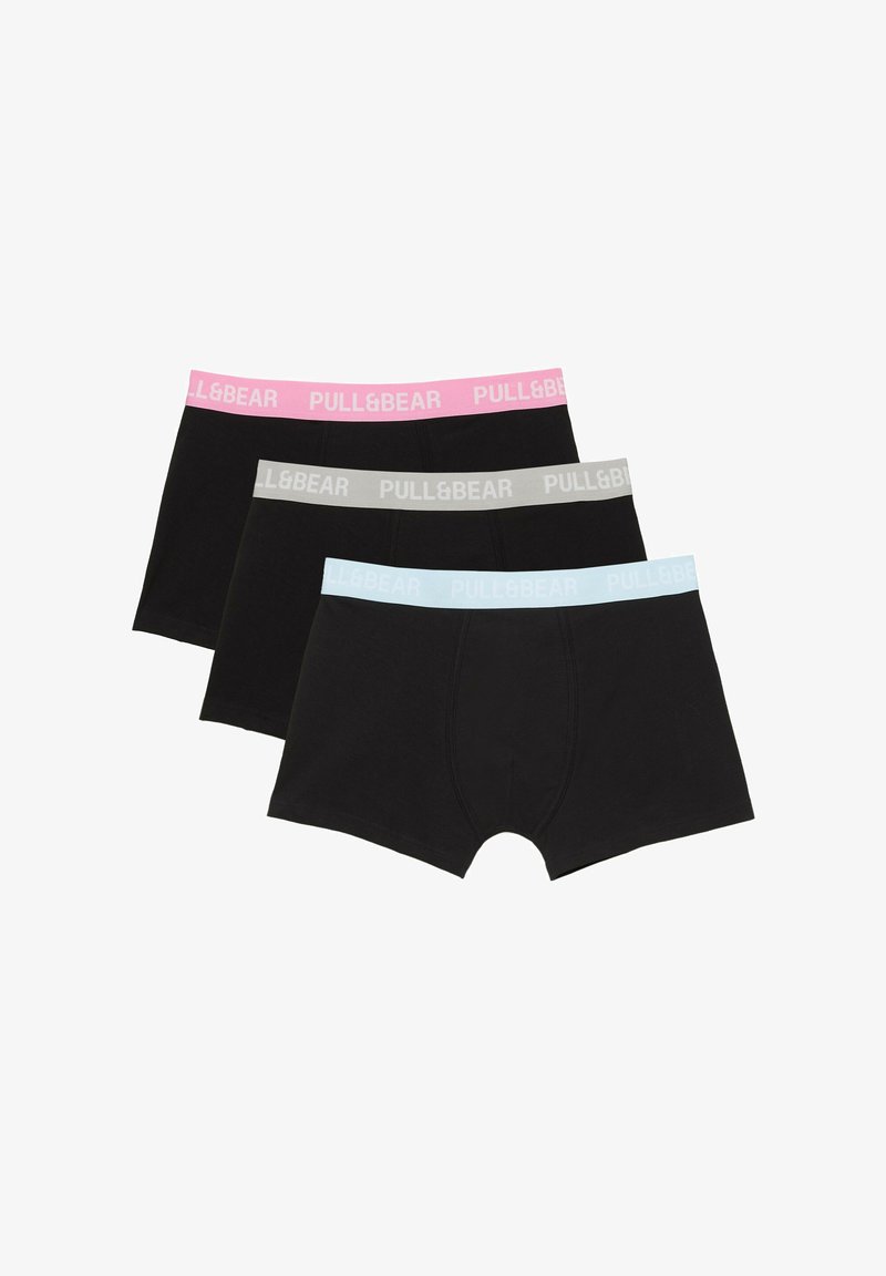 Trois boxers noirs avec ceintures élastiques en rose, gris et bleu clair, chacun marqué du texte « PULL&BEAR ».