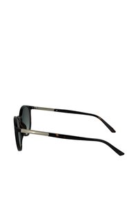 Ochelari de soare tortoise negri cu lentile întunecate, cu accente metalice subțiri pe brațele ochelarilor și o formă rotundă.