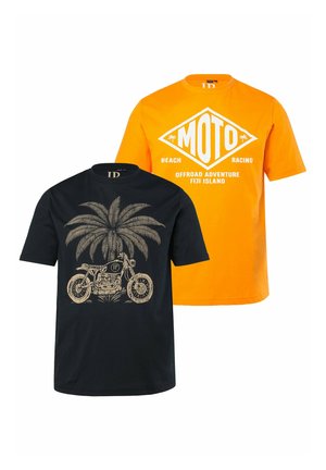 Dos camisetas de manga corta: una naranja con el texto "MOTO" y carreras de playa, otra negra con un gráfico de una palmera y una motocicleta vintage.