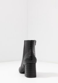 Monki Botines bajos - black