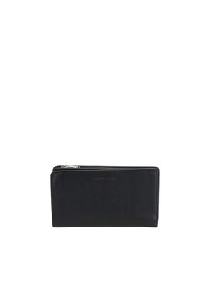 Portefeuille en cuir noir avec fermeture éclair tout autour, avec un nom de marque subtilement embossé sur le devant et un tire-zip en argent sur le bord supérieur.