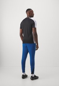 Nike Performance STRIKE PANT - Treniņtērpa apakšdaļas - court blue/white