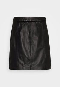 Falda de cuero negra con una textura suave y elegante, corte ajustado y sutiles detalles de costura. Longitud a mitad del muslo con una cinturilla sencilla.
