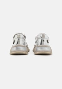 Steve Madden KINGDOM-E - Tenisky - silver