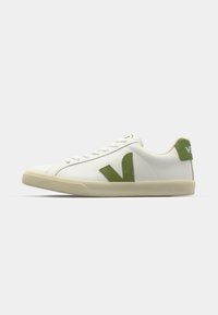 Unselected, extra white/kiwi