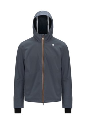 Giacca impermeabile grigia con cappuccio, dotata di zip frontale, tasche laterali e dettagli arancioni a contrasto lungo la zip. Polsini neri.