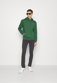 Tommy Jeans REGULAR HOODIE UNISEX - Sweater - collegiate green