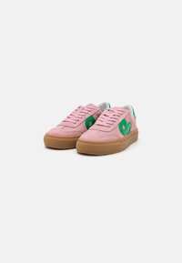 Pavement KOHIA - Sportcipő - bubblegum pink combo