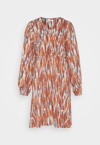 Vestido de manga larga con escote en V, que presenta un patrón abstracto en naranja, azul y crema. Hecho de una tela ligera con cintura ceñida.