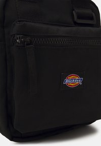 Dickies MOREAUVILLE UNISEX - Umhängetasche - black/schwarz - Zalando.ch