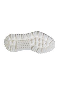 Suola bianca di una sneaker con un motivo testurizzato caratterizzato da grip appuntiti, perforazioni circolari e una sezione centrale liscia per una migliore aderenza.