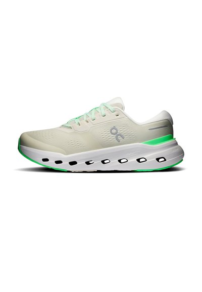 On CLOUDRUNNER 3 WIDE